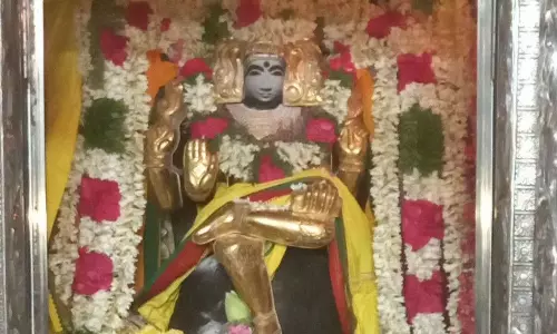 குருபகவான் கோவிலில் சிறப்பு வழிபாடு குருபகவான் கோவிலில் சிறப்பு வழிபாடு