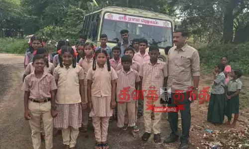 மாணவ, மாணவிகள் பள்ளி செல்வதற்கு வேன் ஏற்பாடு மாணவ, மாணவிகள் பள்ளி செல்வதற்கு வேன் ஏற்பாடு