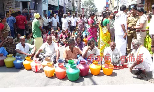 காலிக்குடங்களுடன் பொதுமக்கள் சாலை மறியல்