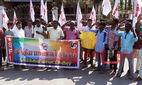 இந்திய மாணவர் சங்கத்தினர் ஆர்ப்பாட்டம்