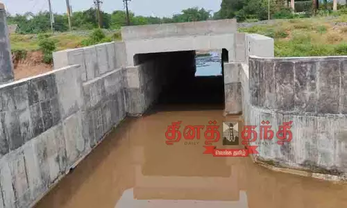 ரெயில்வே சுரங்கப்பாதையில் தேங்கிய மழைநீரை அப்புறப்படுத்த கோரிக்கை