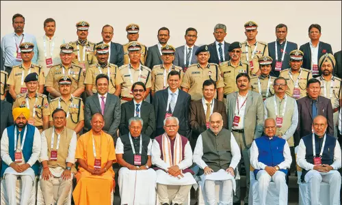 எல்லை தாண்டிய குற்றங்களை கையாள்வதில் மத்திய, மாநில அரசுகளுக்கு கூட்டு பொறுப்பு இருக்கிறது - அமித்ஷா எல்லை தாண்டிய குற்றங்களை கையாள்வதில் மத்திய, மாநில அரசுகளுக்கு கூட்டு பொறுப்பு இருக்கிறது - அமித்ஷா