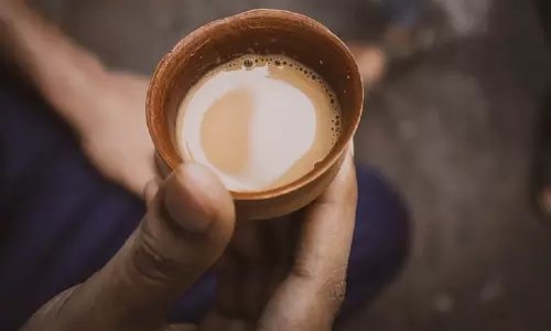 மகள் போட்ட டீயை குடித்த தந்தை, கணவர், 2 குழந்தைகள் உட்பட 5 பேர் உயிரிழப்பு