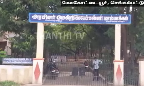 படியில் பயணம்;நொடியில் மரணம்: முன்பக்க படியில் தொங்கிய பள்ளி மாணவன்-பின்பக்க டயரில் சிக்கி பரிதாப பலி படியில் பயணம்;நொடியில் மரணம்: முன்பக்க படியில் தொங்கிய பள்ளி மாணவன்-பின்பக்க டயரில் சிக்கி பரிதாப பலி