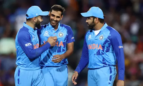 இந்திய அணியின் பந்துவீச்சில் சில குறைகள் இருக்கிறது - இந்திய முன்னாள் கேப்டன்