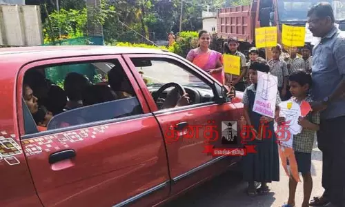 போக்குவரத்து விழிப்புணர்வு ஏற்படுத்திய மாணவர்கள்