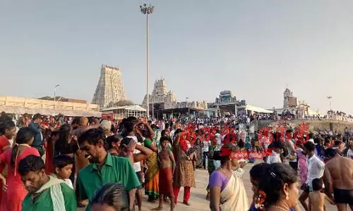 திருச்செந்தூரில்சூரசம்ஹாரத்தை முன்னிட்டு  தற்காலிக பஸ்நிலையங்கள், வாகன நிறுத்தும் இடங்கள் ஏற்பாடு: போலீஸ் சூப்பிரண்டு பாலாஜி சரவணன்