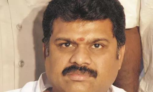 மோட்டார் வாகன அபராத தொகையை அரசு மறுபரிசீலனை செய்ய வேண்டும்