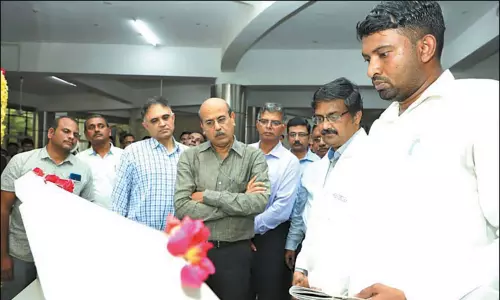 ரெயில்வே வாரியத்தின் தலைவர் சென்னை வருகை: பெரம்பூர் ஆஸ்பத்திரியில் ஆய்வு