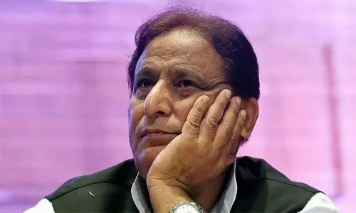 சமாஜ்வாடி மூத்த தலைவர் அசம்கான் எம்.எல்.ஏ. பதவி பறிப்பு