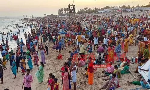 திருச்செந்தூரில் பக்தர்கள் குவிந்தனர்