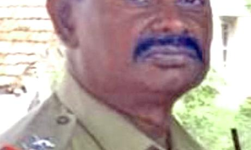 பரமத்தி அருகே, நிலத்தகராறு வழக்கில்  ரூ.5 ஆயிரம் லஞ்சம் வாங்கிய போலீஸ் சப்-இன்ஸ்பெக்டர் கைது