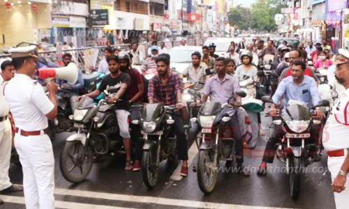 ஹெல்மெட் அணிவது கட்டாயம்