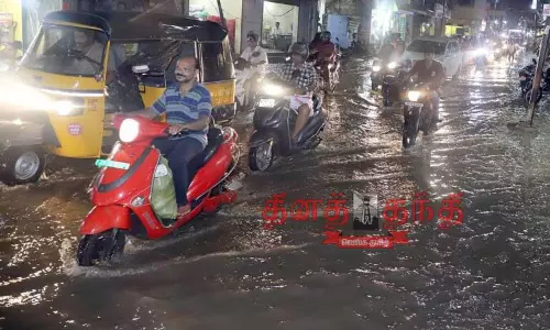 குமரியில் பலத்த மழை;சாலைகளில் தண்ணீர் பெருக்கெடுத்து ஓடியது