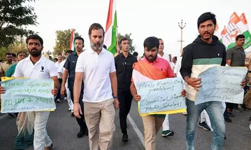 உலக பணக்காரர்கள் இருக்கும் நாட்டில் அதிக எண்ணிக்கையில் வேலையில்லாதவர்களும் இருக்கிறார்கள் - ராகுல் காந்தி உலக பணக்காரர்கள் இருக்கும் நாட்டில் அதிக எண்ணிக்கையில் வேலையில்லாதவர்களும் இருக்கிறார்கள் - ராகுல் காந்தி