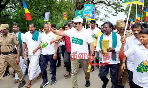 கடலில் வீணாக கலக்கும் காவிரி நீரை சேமிக்க திராவிட கட்சிகளின் ஆட்சியில் எந்த திட்டமும் நிறைவேற்றப்படவில்லை