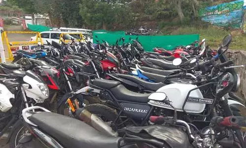 உரிமை கோரப்படாத 266 வாகனங்கள் ஏலம்