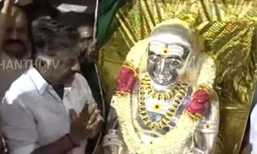 பசும்பொன் தேவர் சிலைக்கு வெள்ளி கவசம்: ஜெயலலிதா பாணியை கையில் எடுத்த ஓ.பி.எஸ்?