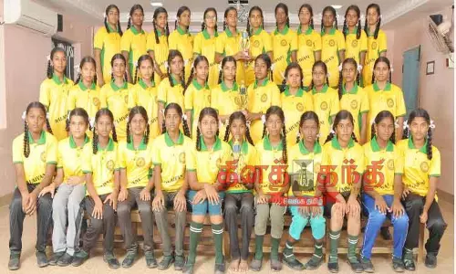 எறிபந்து போட்டியில் மாணவர்கள் சாதனை