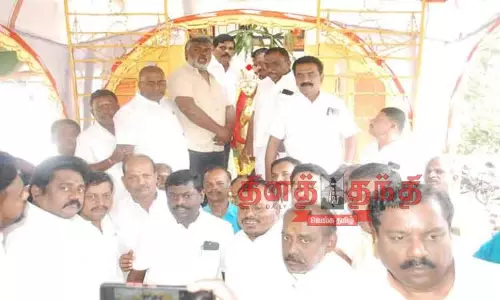 தென்காசியில் தேவர் ஜெயந்தி விழா; அரசியல் கட்சியினர் சிலைக்கு மாலை அணிவித்து மரியாதை