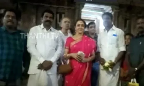ஸ்ரீரங்கம் கோயிலில் நடிகை ஹேமமாலினி  சாமி தரிசனம்