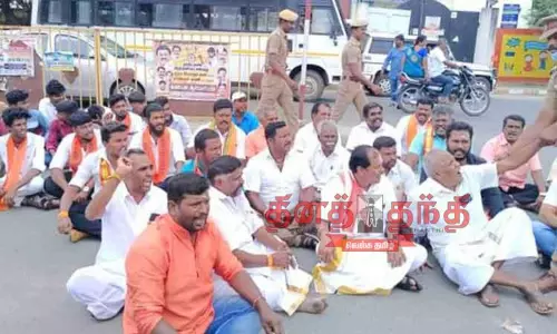 இந்து மக்கள் கட்சியினர் திடீர் சாலை மறியல் இந்து மக்கள் கட்சியினர் திடீர் சாலை மறியல்