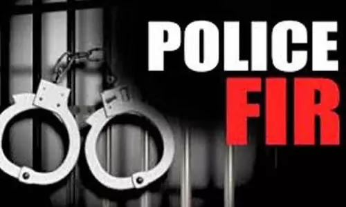 கல்லூரி மாணவியை தாக்கிய வாலிபர்