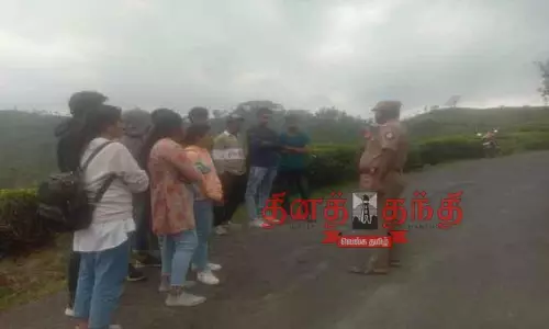 வால்பாறையில் சுற்றுலா பயணிகளுக்கு விபத்து தடுப்பு விழிப்புணர்வு