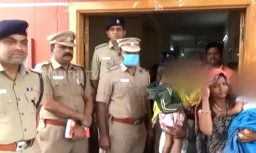 அசந்து தூங்கிய பெற்றோர்: 6 மாத குழந்தையை கடத்திய பெண் - ஓசூர் பஸ் நிலையத்தில் பரபரப்பு