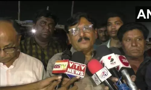 குஜராத்தில் கேபிள் பாலம் விழுந்து நொறுங்கியதில் 35 பேர் பலி; 100-க்கும் மேற்பட்டோரின் கதி என்ன...? குஜராத்தில் கேபிள் பாலம் விழுந்து நொறுங்கியதில் 35 பேர் பலி; 100-க்கும் மேற்பட்டோரின் கதி என்ன...?