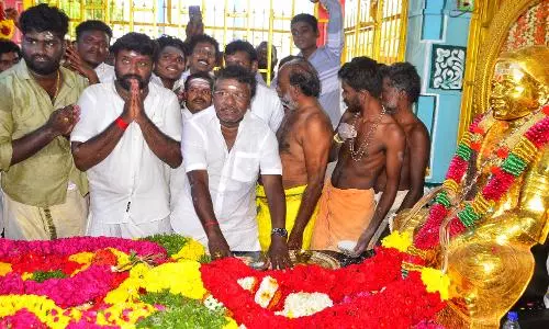 தேவர் நினைவிடத்தில் தலைவர்கள் மரியாதை தேவர் நினைவிடத்தில் தலைவர்கள் மரியாதை