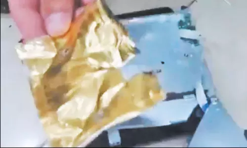 துபாயில் இருந்து சென்னைக்கு டி.வி.டி. பிளேயரில் மறைத்து ரூ.17 லட்சம் தங்கம் கடத்தல் துபாயில் இருந்து சென்னைக்கு டி.வி.டி. பிளேயரில் மறைத்து ரூ.17 லட்சம் தங்கம் கடத்தல்