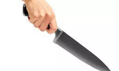 தொழிலாளிக்கு கத்திக்குத்து தொழிலாளிக்கு கத்திக்குத்து