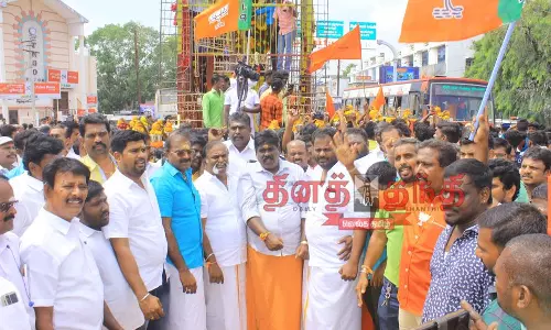 நெல்லையில் தேவர் சிலைக்கு மரியாதை