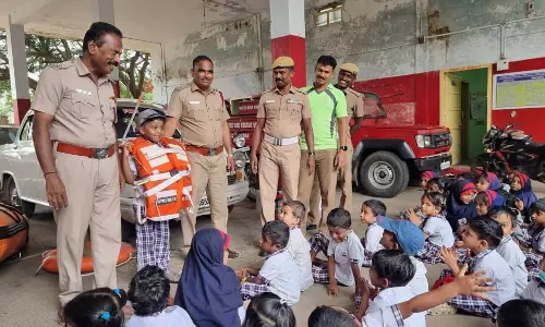 சிறுவர், சிறுமிகளுக்கு செயல்விளக்கம்