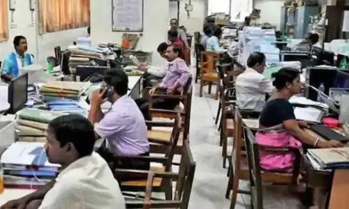 கேரளாவில் பொதுத்துறை ஊழியர்கள் ஓய்வு வயது 60 ஆக உயர்வு