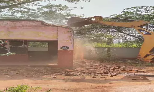 திருவாலங்காடு ஒன்றியத்தில் பழுதடைந்த 22 பள்ளி கட்டிடங்களை இடிக்கும் பணி தீவிரம்