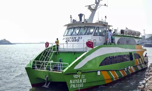 மும்பையில் பயணிகள் சொகுசு படகு சேவை தொடக்கம் மும்பையில் பயணிகள் சொகுசு படகு சேவை தொடக்கம்