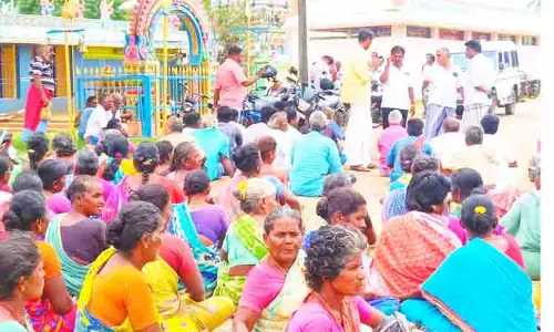 கிராமசபை கூட்டத்தை புறக்கணித்து பொதுமக்கள் சாலை மறியல் கிராமசபை கூட்டத்தை புறக்கணித்து பொதுமக்கள் சாலை மறியல்