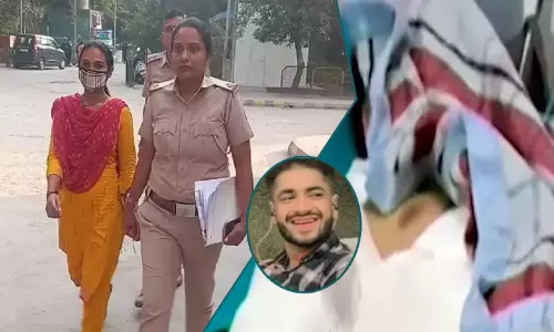 எனக்கு கிடைக்காத நீ யாருக்கும் கிடைக்க கூடாதுதிருமணத்திற்கு மறுத்த வாலிபர் மீது ஆசிட் ஊற்றிய இளம்பெண் எனக்கு கிடைக்காத நீ யாருக்கும் கிடைக்க கூடாதுதிருமணத்திற்கு மறுத்த வாலிபர் மீது ஆசிட் ஊற்றிய இளம்பெண்