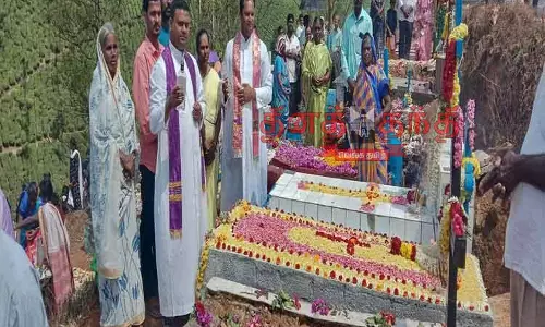 வால்பாறையில் கல்லறை திருநாள் அனுசரிப்பு