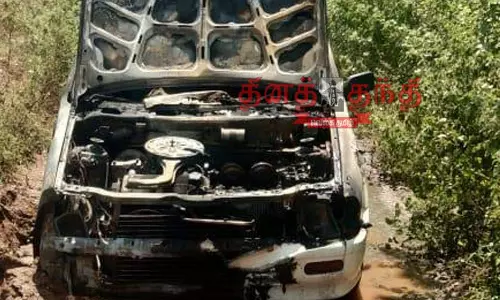 நம்பியூர் அருகே திடீரென தீப்பிடித்து எரிந்த கார் நம்பியூர் அருகே திடீரென தீப்பிடித்து எரிந்த கார்