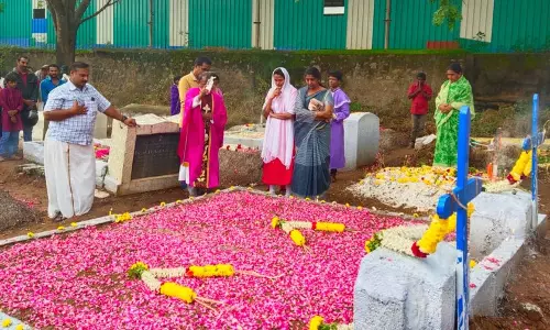 கம்பத்தில் கல்லறை திருநாள் அனுசரிப்பு கம்பத்தில் கல்லறை திருநாள் அனுசரிப்பு