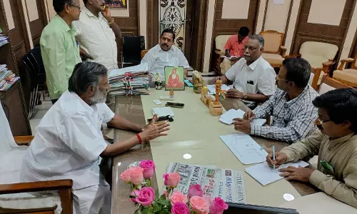 மழைக்கால பணிகள் குறித்து அதிகாரிகளுடன் அமைச்சர் தேனீ.ஜெயக்குமார் ஆலோசனை