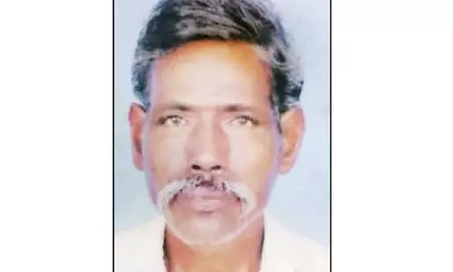 அறுந்து கிடந்த மின்கம்பியை மிதித்த விவசாயி மின்சாரம் தாக்கி சாவு அறுந்து கிடந்த மின்கம்பியை மிதித்த விவசாயி மின்சாரம் தாக்கி சாவு