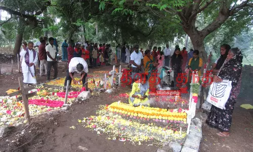 மோகனூர் பகுதியில் கிறிஸ்தவர்கள் கல்லறை திருநாள் அனுசரிப்பு மோகனூர் பகுதியில் கிறிஸ்தவர்கள் கல்லறை திருநாள் அனுசரிப்பு