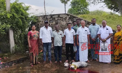 குருக்கபுரம் ஏரி நிரம்பியது   கிடாவெட்டி உபரிநீரை பொதுமக்கள் வரவேற்றனர்