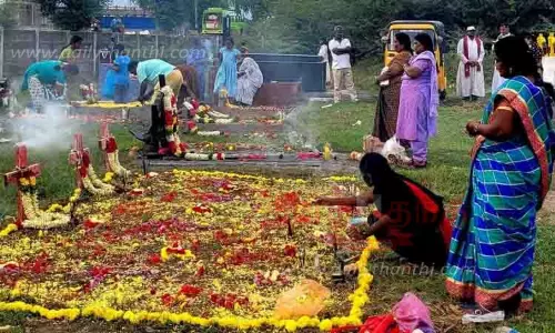 கல்லறை திருநாள் கடைப்பிடிப்பு