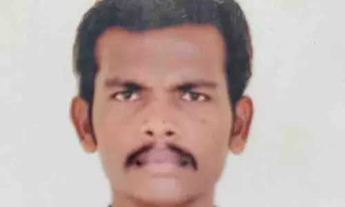 ரெயில் மோதி டிரைவர் பலி