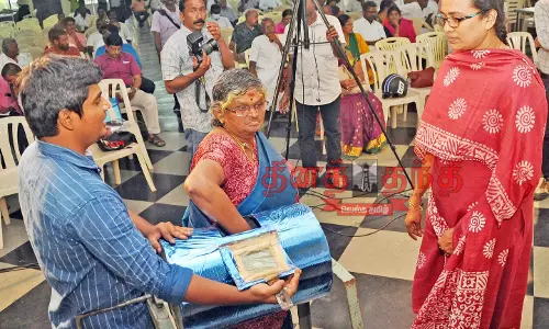 வீட்டு வசதி வாரிய வீடுகள்- மனைகள் குலுக்கல் முறையில் ஒதுக்கீடு பொதுமக்கள் முன்னிலையில் நடந்தது வீட்டு வசதி வாரிய வீடுகள்- மனைகள் குலுக்கல் முறையில் ஒதுக்கீடு பொதுமக்கள் முன்னிலையில் நடந்தது
